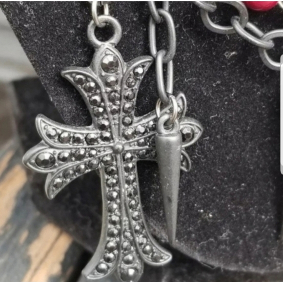 HOT TOPIC BLACK & RED LAYERED GOTHIC VICTORIAN CHARM NECKLACE - Picture 4 of 6